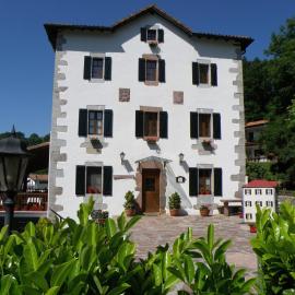 Casa Palacio Irigoienea, hotelli kohteessa Urdax