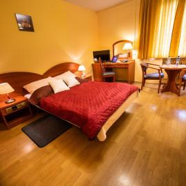 Hotel Wald, hotel em Varósvia