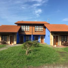 APARTAMENTOS RURALES AZABACHE, hotel in Villaviciosa