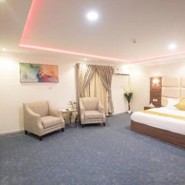 Janan Al Nakheel Serviced Apartments, hotel in Al Muzāḩimīyah