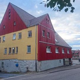 Gemütliche Gästezimmer in einem neu sanierten Fachwerkhaus, готель у місті Заксенгайм