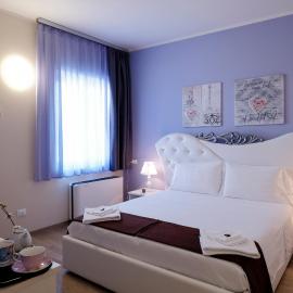 Albergo Trattoria Italia: Desenzano del Garda şehrinde bir otel