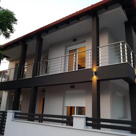 Fantastic Four Apartments, hotell sihtkohas Néoi Epivátai