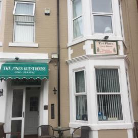 The Pines Guest House, hotel in Whitley Bay