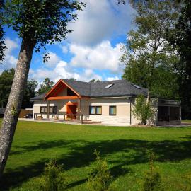 Piibutopsu Holiday House، فندق في Nasva