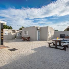 Newtondale Self Catering, hotel em Port Elizabeth