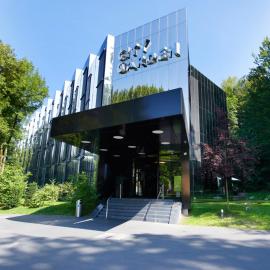 Viesnīca City Garden Hotel pilsētā Cūga