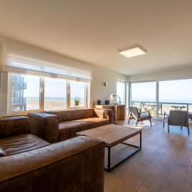 Modern & Large appt (8p.) ocean view & terrace、ゼーブルッヘのホテル