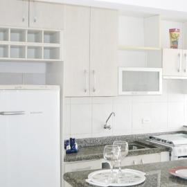 AP - 1 Dorm - Ar - Piscina - Churrasqueira - 350 metros Praia