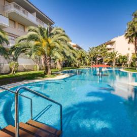 Apartamento con Terraza y Piscina a 600m de la Playa en Jávea, hotel em Xàbia