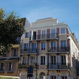 Duplex 50 m2 au pied des planches, hotel in Trouville-sur-Mer