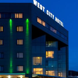 West City Hotel，克盧日納波卡的飯店