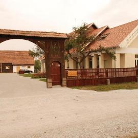 Borsika panzió, hotel in Ciumani