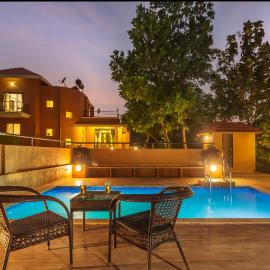 SaffronStays Ekaant- 3BR pet-friendly pool villa with lawn, games & river walk in gated community near Mumbai, отель в городе Pālghar