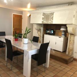 LES GITES DE MONTMARTRE, hotel v destinácii Le Perrier