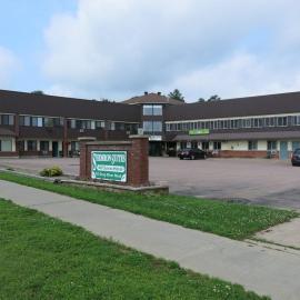 Shemron Suites Hotel, hotel in Deep River