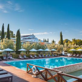 Convento do Espinheiro, Historic Hotel & Spa，埃武拉的飯店