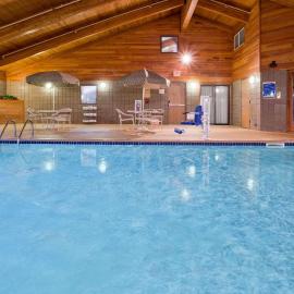 AmericInn by Wyndham Coon Rapids، فندق في كون رابيدز