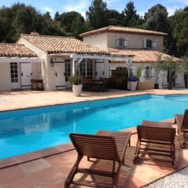 Villa Zen Ste Maxime avec vue mer, hotel v destinaci Sainte-Maxime