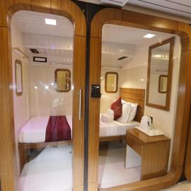 Qubestay Airport Capsule Hotel & Hostel, hotel a Bombai