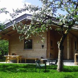 Ferienhaus Mandlhof, hotelli kohteessa Weer