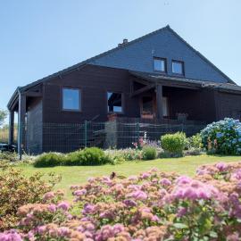 Aux 4 chalets, hotel in Bouillon