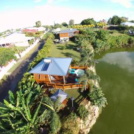 BUNGA-LODGE (bungalow 4* avec piscine privée), hotel en Douville