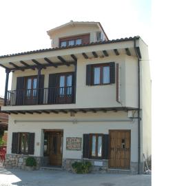 Apartamentos Los Hebiles，赫爾特的飯店