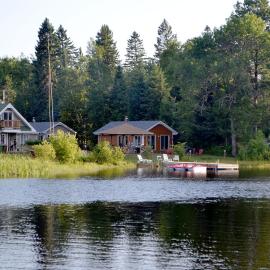 Les 4 chalets - Le 605, hotel in Lac-Saint-Paul