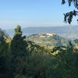 House in Central Todi with Sensational Views of Surrounding Countryside, hotelli kohteessa Todi