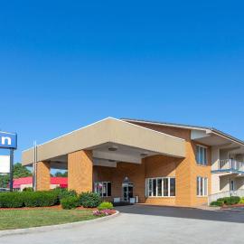 Days Inn by Wyndham Breezewood، فندق في Breezewood
