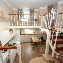 Daniela House 4، فندق في أنزيو