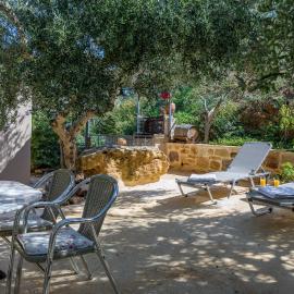 The Olive House, hotel u gradu Kondomárion