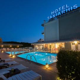 Hotel Taxiarhis, hotelli kohteessa Loutra Killinis
