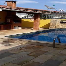 Casa com Piscina Itanhaem、イタニャエンのホテル
