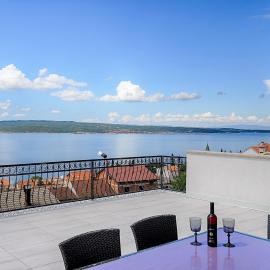 Holiday House Queens with Sea View