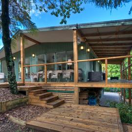 Ribbon Gum Lodge, hotel u gradu Katumba