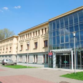 Ośrodek Innowacja, hotel u gradu Zabže