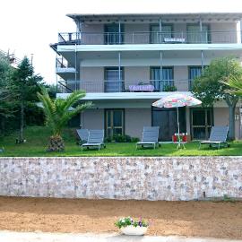 xanthi's sea front villas, hotel Flámbouras városában