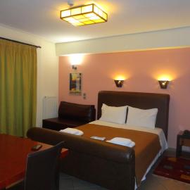 Lirio Guest House, hotel em Makrakómi