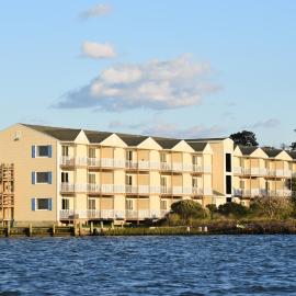 Waterside Inn โรงแรมในชินโคทีก