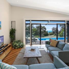 Barefoot Bungalow - Castaways Beach
