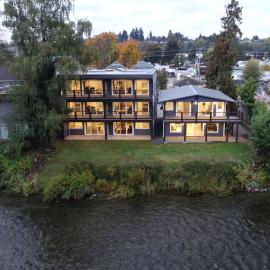 Chateau Riverside, hotel v mestu Campbell River