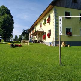 Apartments Čumar, hotel in Cerkno