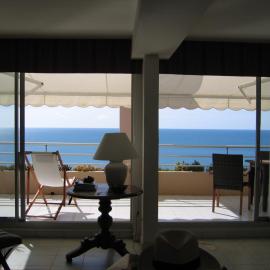 Luxury apartment facing the Mediterranean、セットのホテル