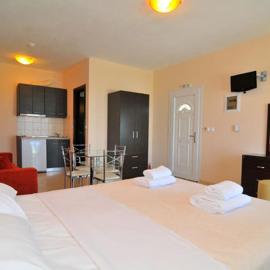 Blue Horizon Studios, hotel in Skala Kallirachis