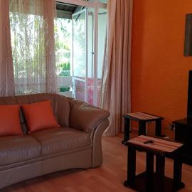Lolo's 1bed Apt-Best location-2Balconies, hotel in Harare