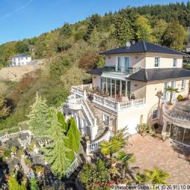 Villa am Schwallenberg โรงแรมในอาเดเนา