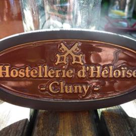 Hostellerie d'Héloïse Logis, хотел в Клуни