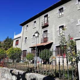 APARTAMENTOS TURÍSTICOS "LA DIRECCIÓN", hotel v destinácii Sabero